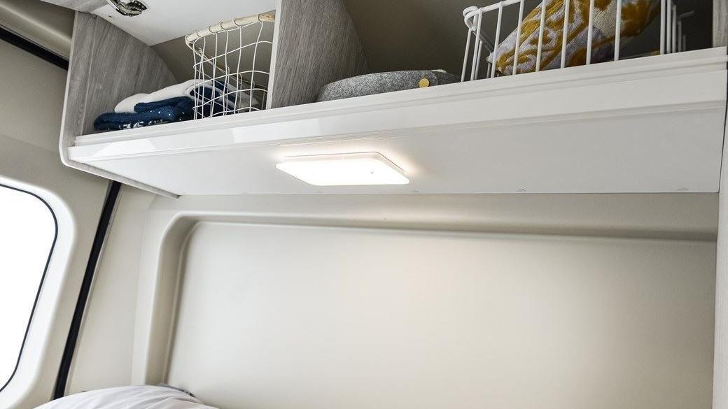 grosser Stauraum im Miet-Wohnmobil