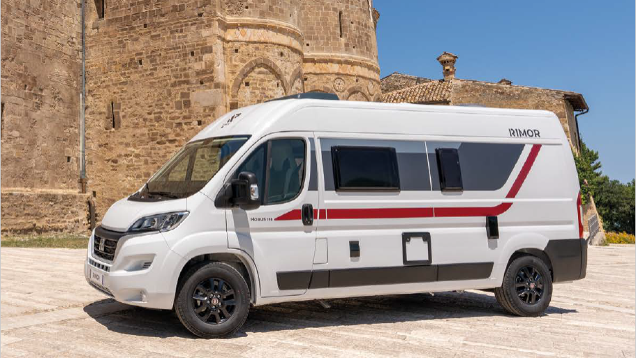 <img src="images/wanderung-mit-camper.jpg" alt="Wanderer auf einem Bergpfad mit Campervan im Hintergrund">