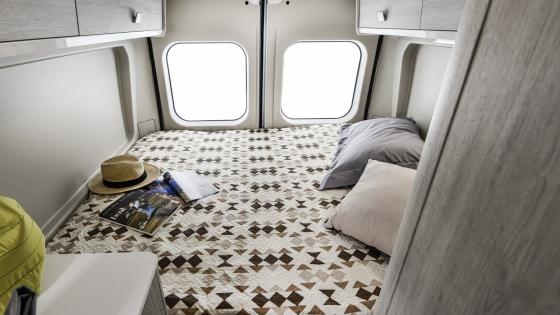Wohnmobil Camper mit Längsbetten